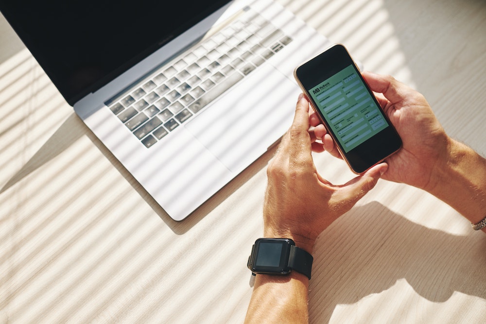 Comment obtenir de l'aide pour la gestion des paiements par SMS avec Filbanque ?