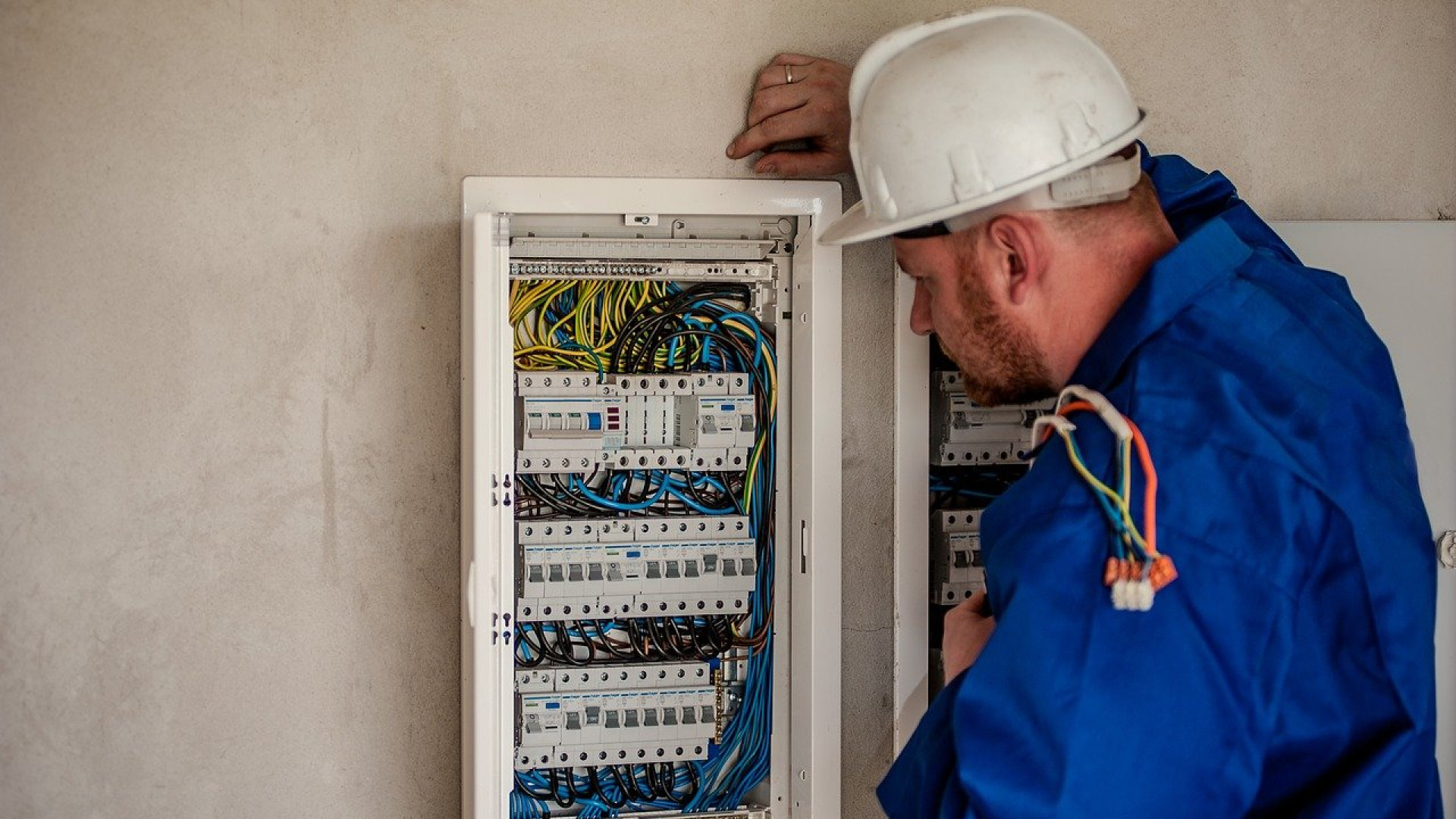 Les 5 étapes clés pour obtenir votre habilitation électrique en France